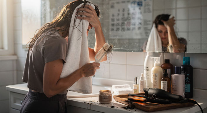 اشتباهات رایجی که روتین موی شما را خراب می‌کنند